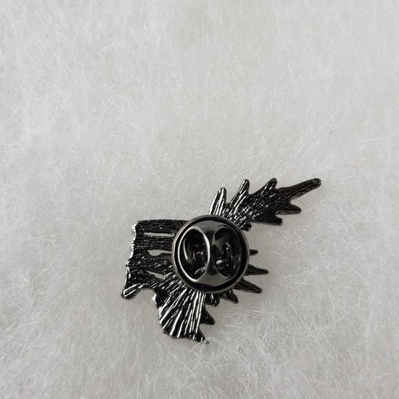 3/10$ NWOT angry scary black cat enamel pin - Picture 2 of 2